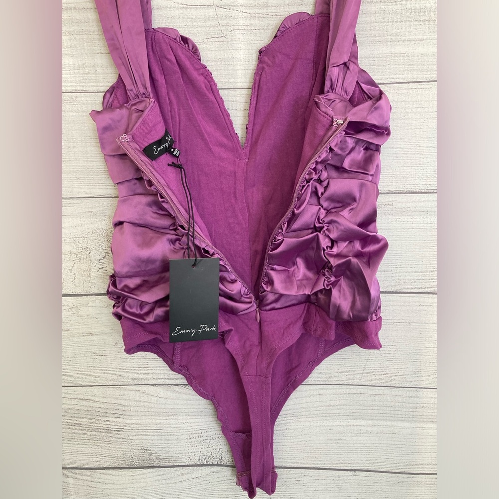 Emory Park | NWT Women’s Sleeveless Ruched Bodysuit - Picture 6 of 9
